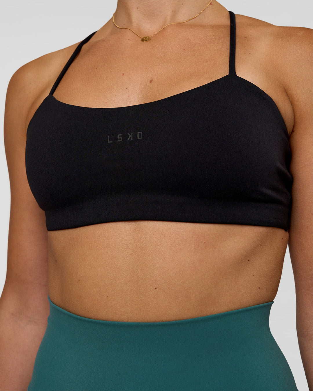 Woman wearing Twister Sports Bra - Black  | Model:Myrte | Size:S
