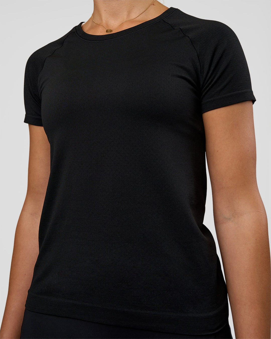 Woman wearing AeroFLX+ Seamless Tee - Black/Black | Model:Myrte | Size:S