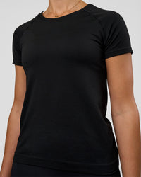 Woman wearing AeroFLX+ Seamless Tee - Black/Black | Model:Myrte | Size:S