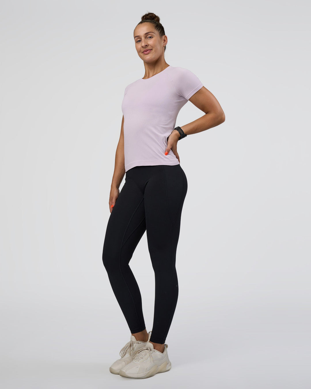 Woman wearing AeroFLX+ Seamless Tee - Fair Orchid/Fair Orchid | Model:Abbey | Size:S