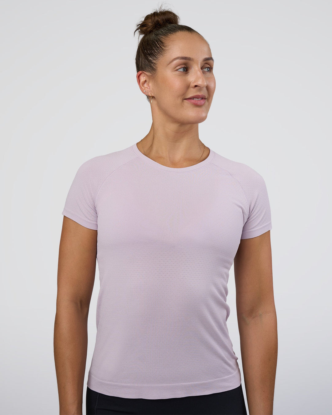 Woman wearing AeroFLX+ Seamless Tee - Fair Orchid/Fair Orchid | Model:Abbey | Size:S