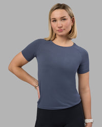 Woman wearing AeroFLX+ Seamless Tee - Night Shadow/Night Shadow | Model:Halle | Size:S