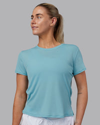 Woman wearing Pace Running Tee - Retro Blue | Model:Hannah | Size:S