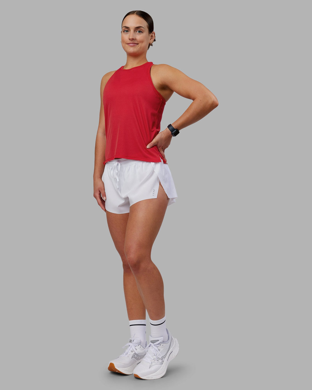 Woman wearing Pace Running Tank 2.0 - Scarlet | Model:Keisha | Size:S