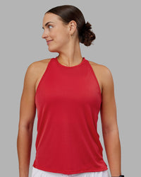 Woman wearing Pace Running Tank 2.0 - Scarlet | Model:Keisha | Size:S