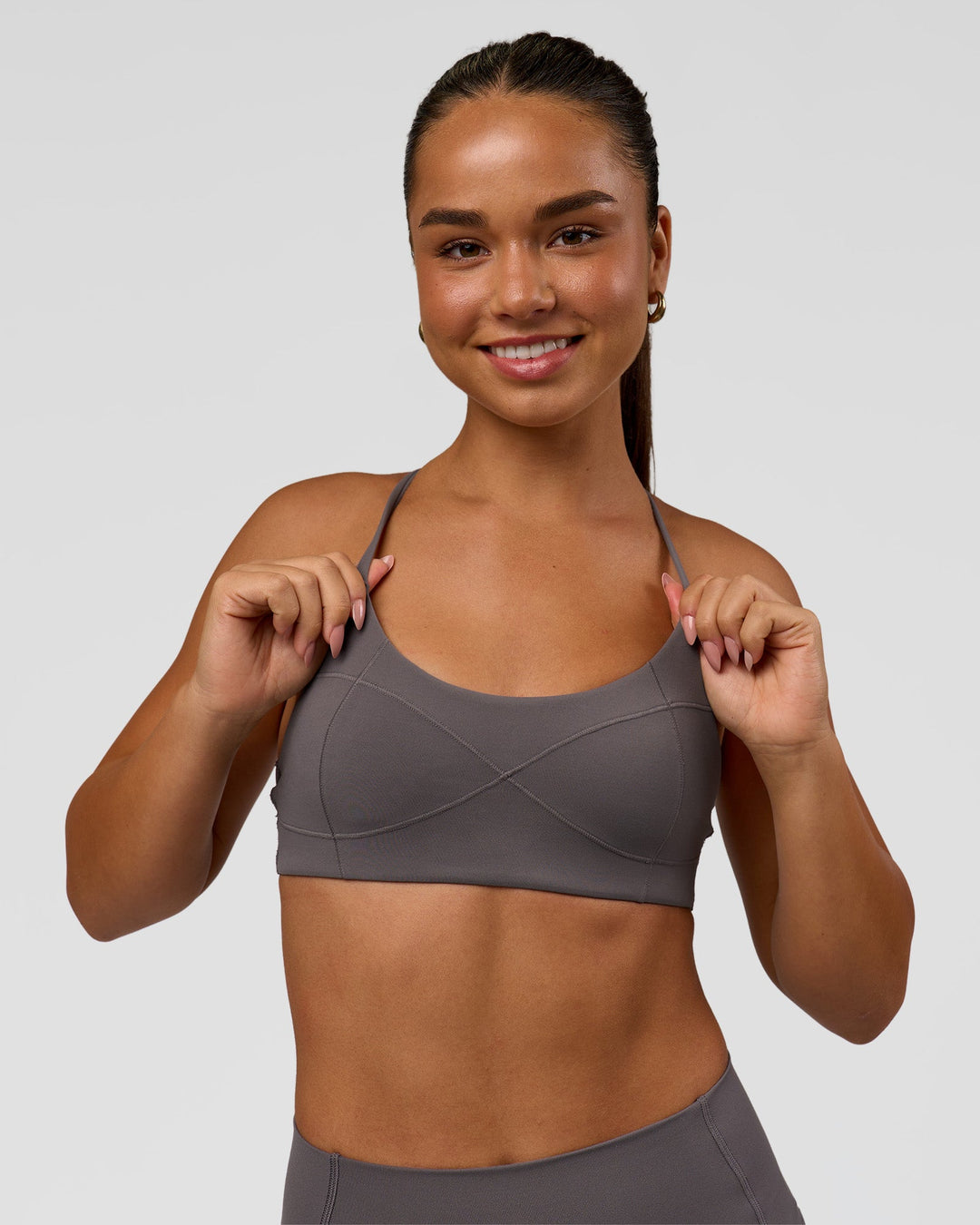 Woman wearing Infinite Contour Sports Bra - Duskstone | Model:Rosie | Size:S