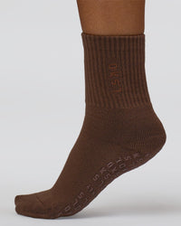 Signal Pilates Crew Grip Socks 2.0 - Hot Chocolate