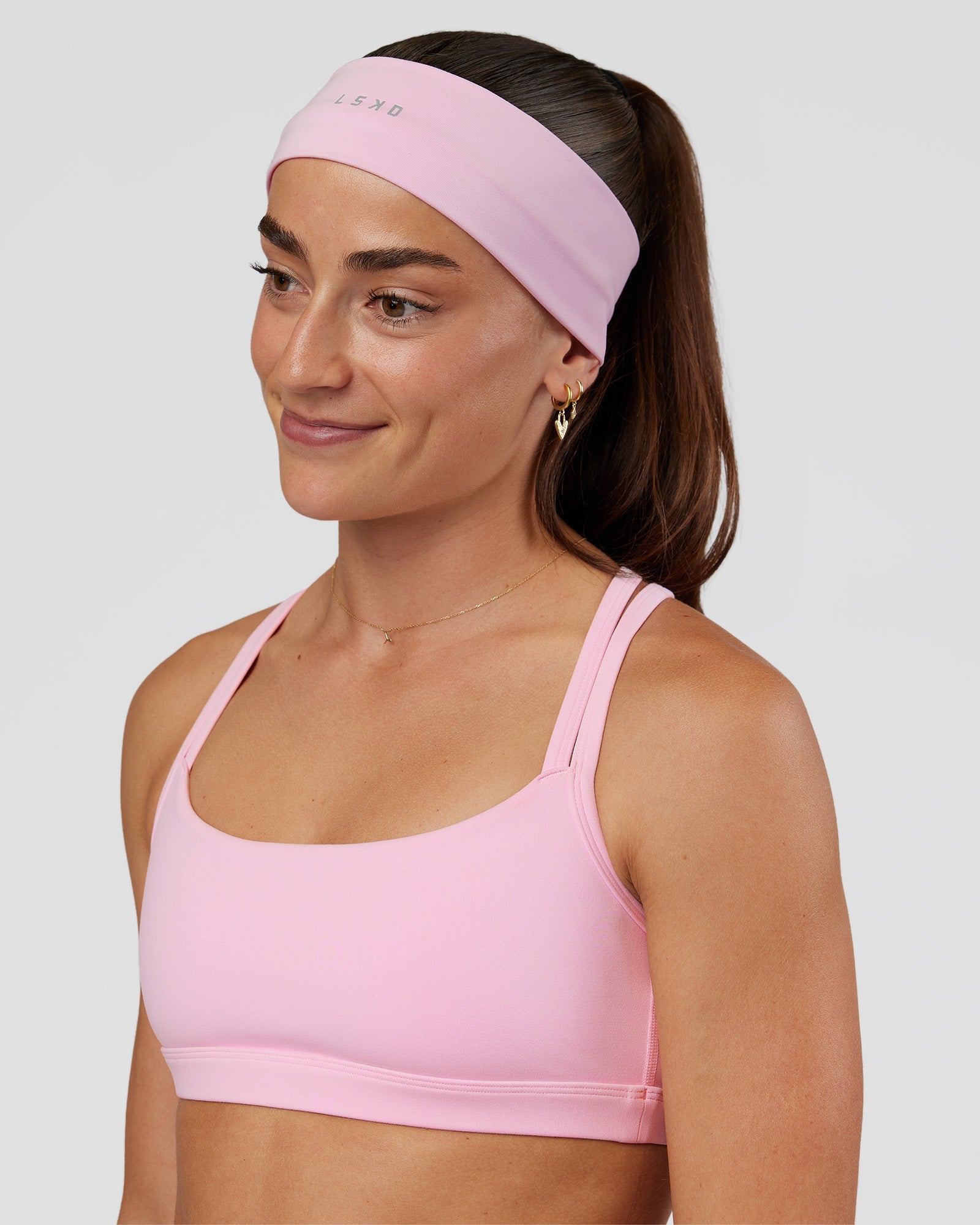 Woman wearing Swift Headband - Marshmallow