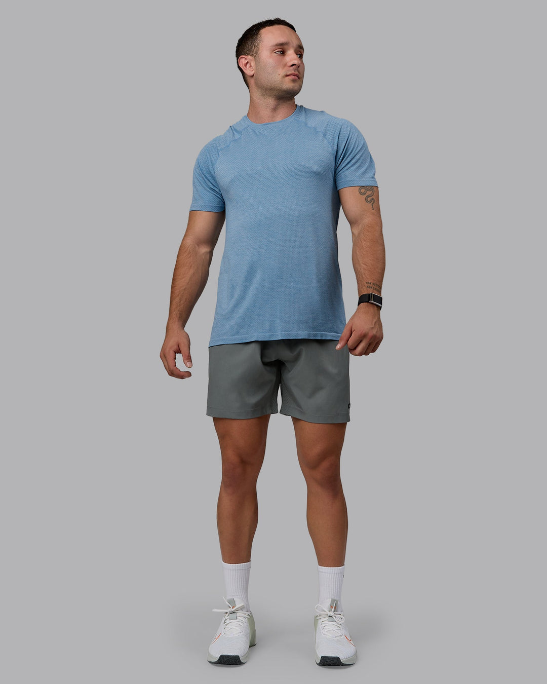 Man wearing AeroFLX+ Seamless Tee - Elemental Blue/Ice Blue