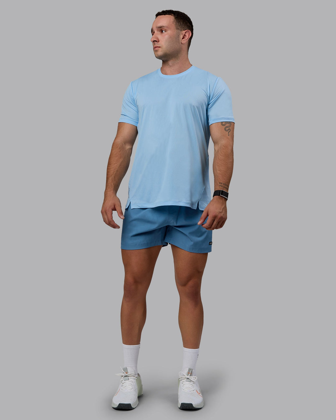 Man wearing Pace Running Tee - Glacial Blue