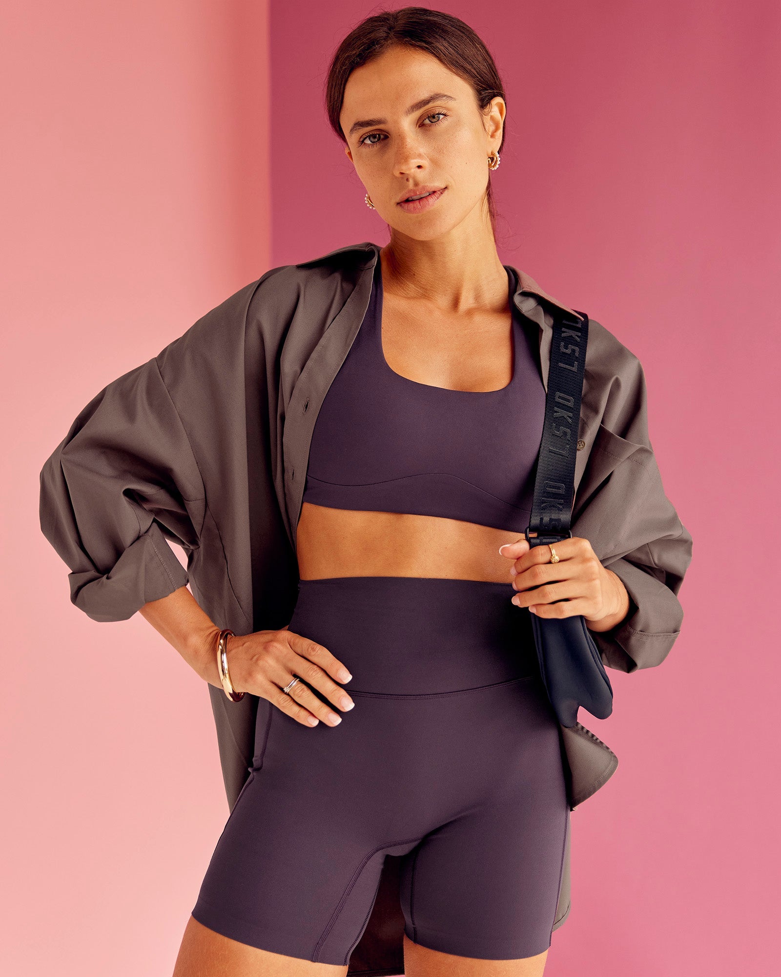 Woman wearing Elixir Ultra High-Rise 6” Short Pockets - Midnight Plum | Model:Bruna | Size:XS