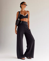 Woman wearing Power Sweetheart Sports Bra - Black | Model:Tali | Size:XS