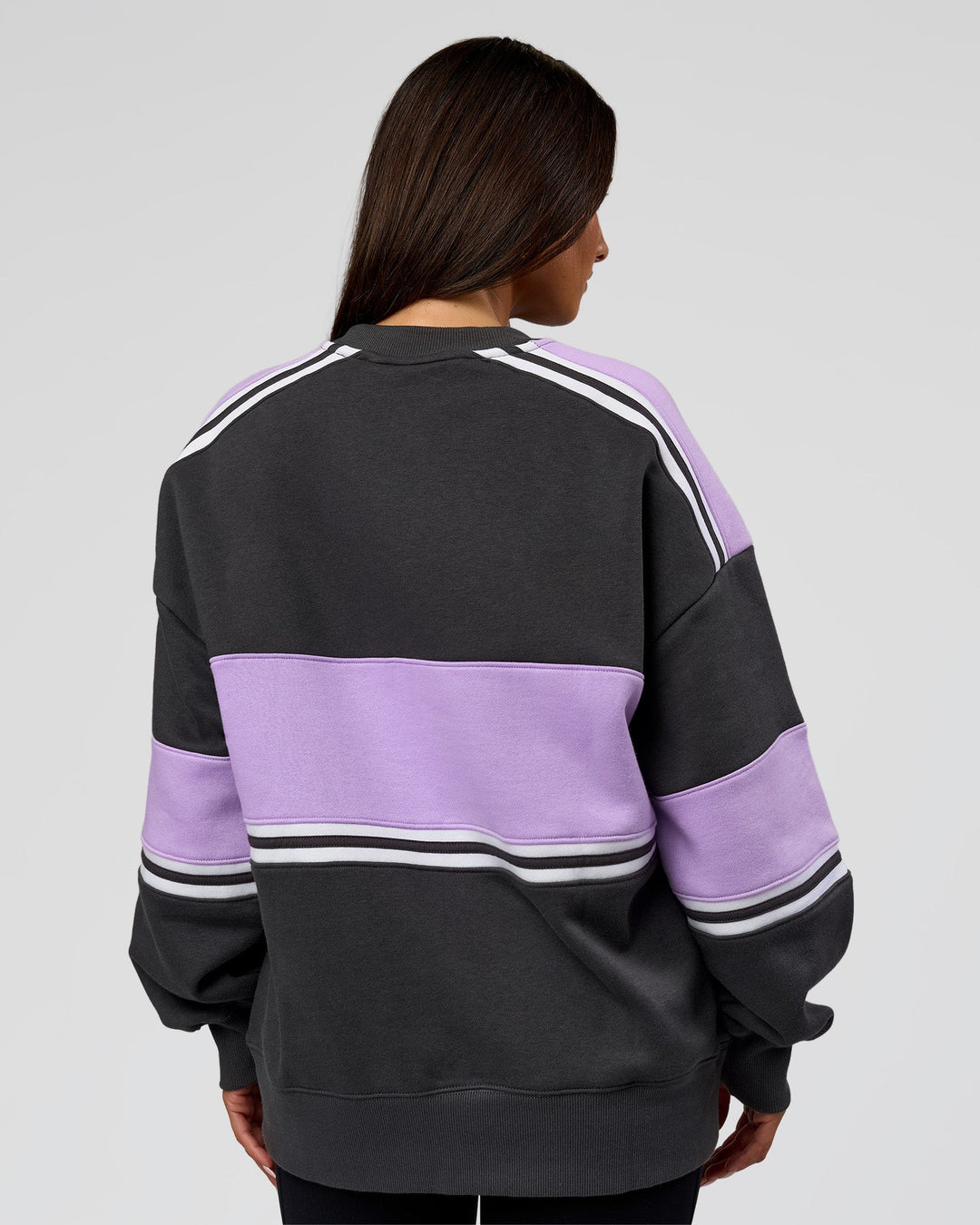Woman wearing A-Team Sweater Oversize in Dark Storm-Pale Lilac | Model:Bianca | Size:XS