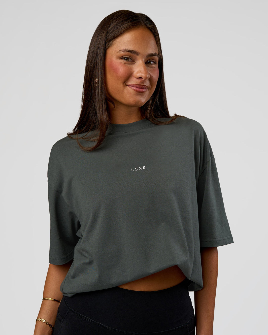 Woman wearing Abstract Haze FLXCotton Tee - Carbon Green-Cantaloupe | Model:Bianca | Size:XS