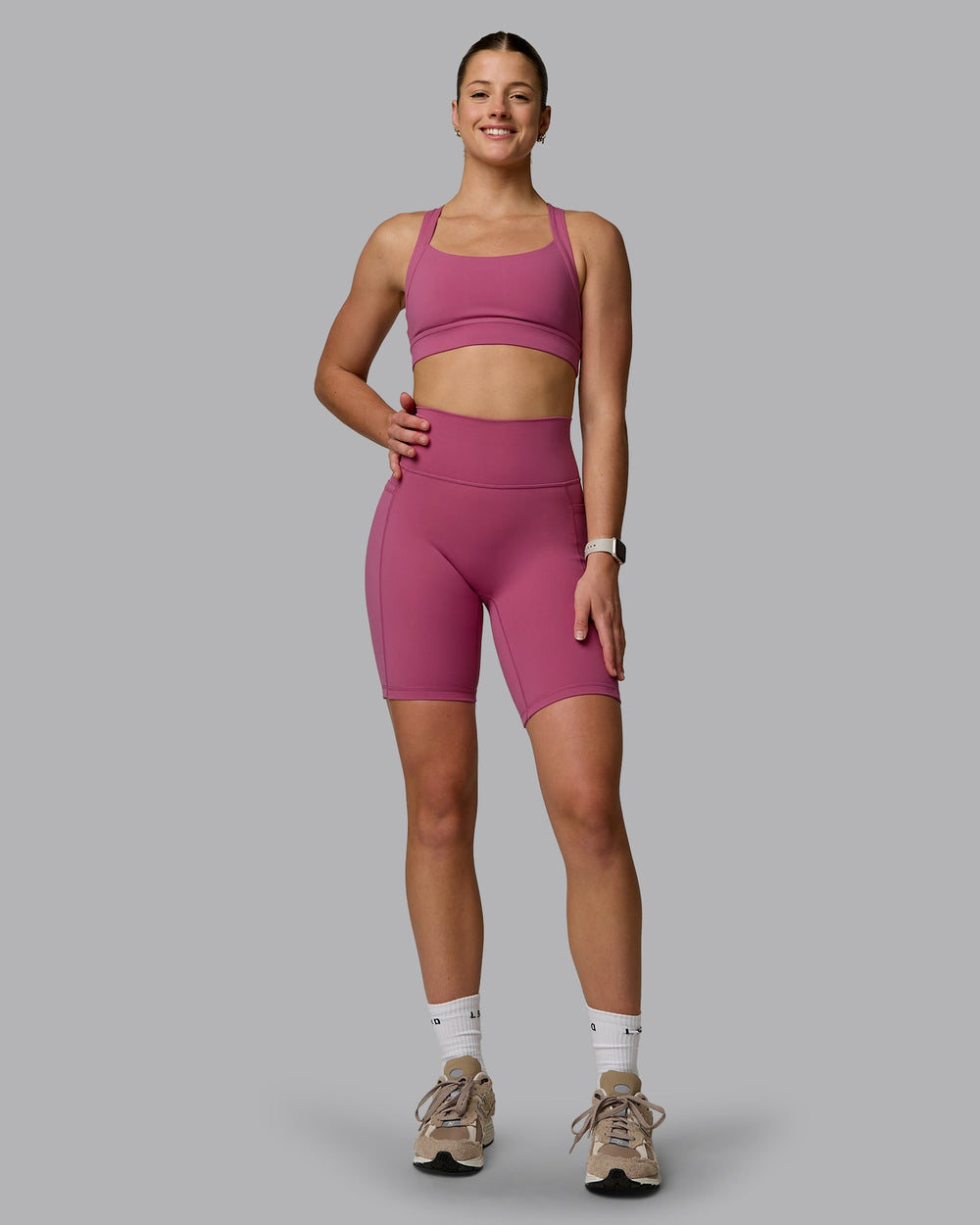 Woman wearing Advance Sports Bra - Mauve Haze