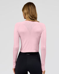 Woman wearing AeroFLX+ Seamless Long Sleeve Skimmer Tee - Marshmallow/Marshmallow | Model:Leilani | Size:XS