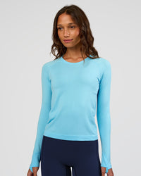 Woman wearing AeroFLX+ Seamless Long Sleeve Tee - Baltic Sea/Baltic Sea | Model:Dakota | Size:XS