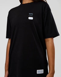 Woman wearing Archive FLXCotton Oversized Tee - Black-Open Air | Model:Kirstyn | Size:XS