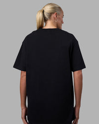 Woman wearing Easy FLXCotton Tee Oversize - Black | Model:Katie | Size:XS | Thumbnail Index: 10