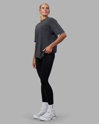 Woman wearing Easy FLXCotton Tee Oversize - Black Washed | Model:Katie | Size:XS | Thumbnail Index: 10