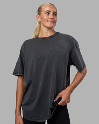 Woman wearing Easy FLXCotton Tee Oversize - Black Washed | Model:Katie | Size:XS | Thumbnail Index: 1