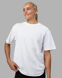 Woman wearing Easy FLXCotton Tee Oversize - White | Model:Katie | Size:XS | Thumbnail Index: 1