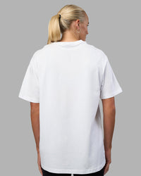 Woman wearing Easy FLXCotton Tee Oversize - White | Model:Katie | Size:XS | Thumbnail Index: 3