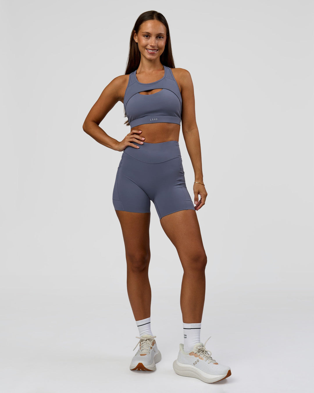 Woman wearing Elite Run High-Rise 5" Short Pockets - Night Shadow | Model:Brylee | Size:XS