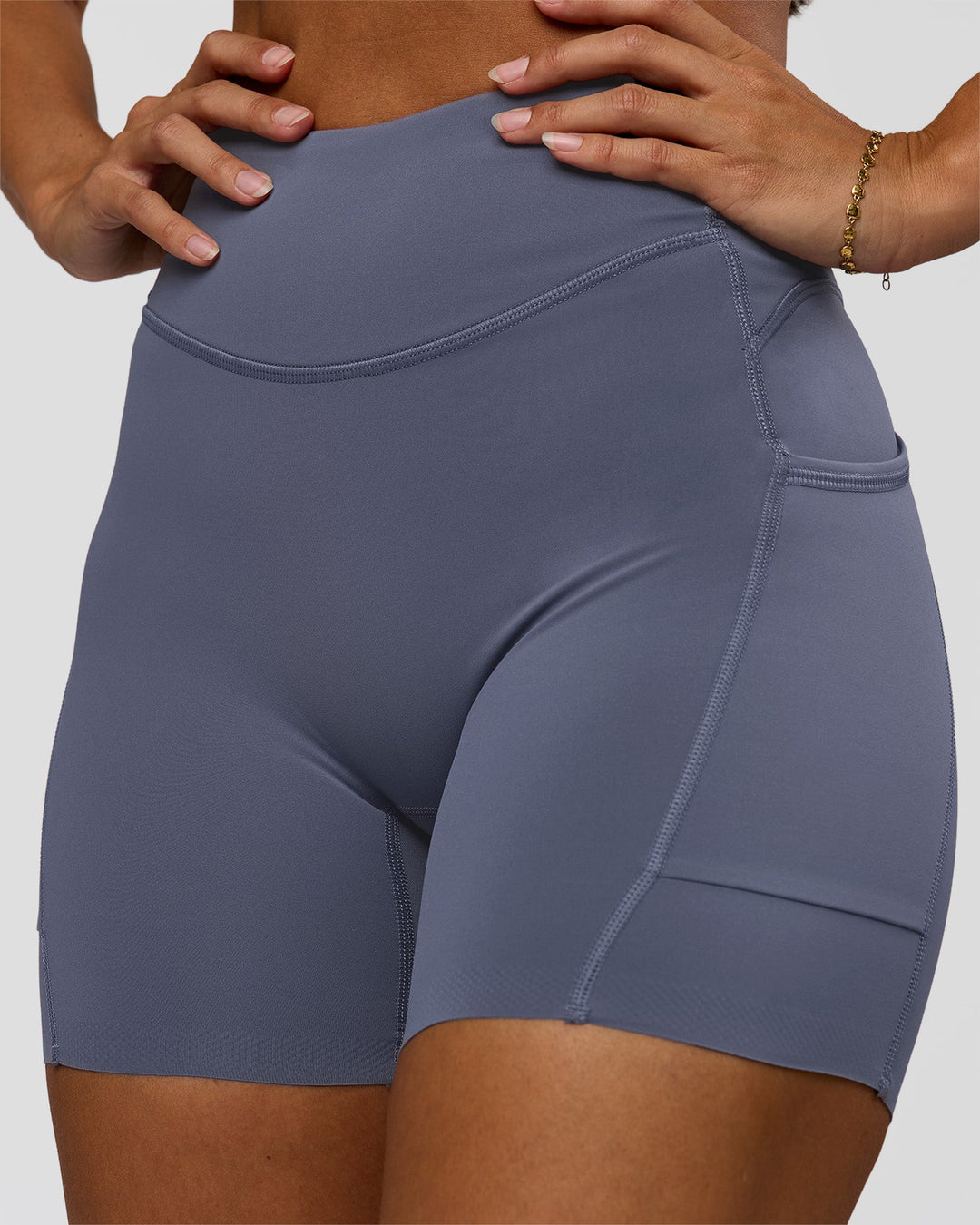 Woman wearing Elite Run High-Rise 5" Short Pockets - Night Shadow | Model:Brylee | Size:XS