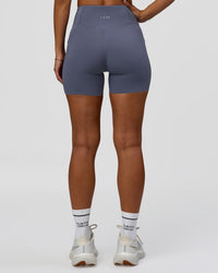 Woman wearing Elite Run High-Rise 5" Short Pockets - Night Shadow | Model:Brylee | Size:XS