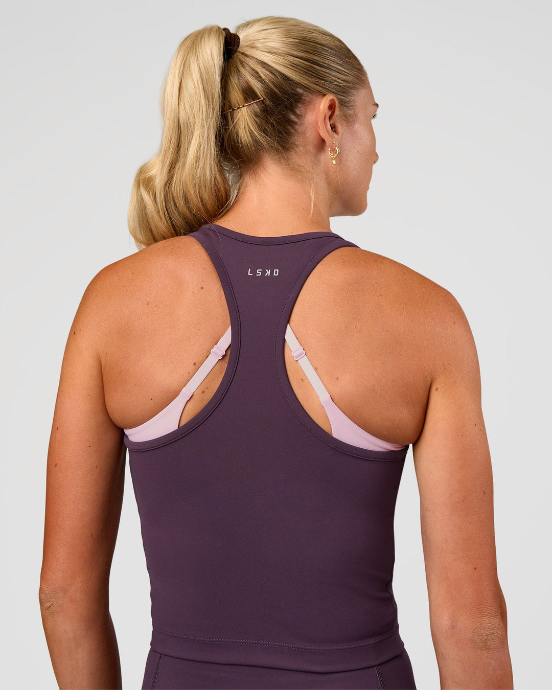 Woman wearing Flow Performance Tank 2.0 - Midnight Plum | Model:Emelia | Size:XS