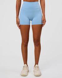 Woman wearing Fusion Ultra High-Rise 4" Short Pockets - Open Air | Set:true | Angle:front | Model:Charli | Size:XS