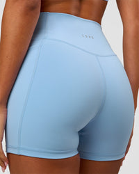 Woman wearing Fusion Ultra High-Rise 4" Short Pockets - Open Air | Model:Charli | Size:XS