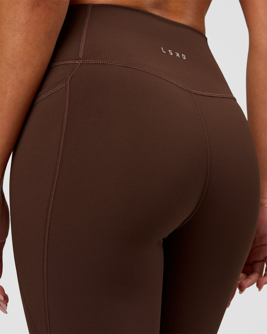 Woman wearing Fusion Ultra High-Rise 7/8 Legging Pockets - Hot Chocolate | Model:Charli | Size:XS