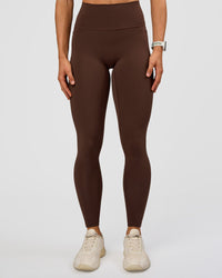 Woman wearing Fusion Ultra High-Rise Full Length Legging Pockets - Hot Chocolate | Model:Maja | Size:XS