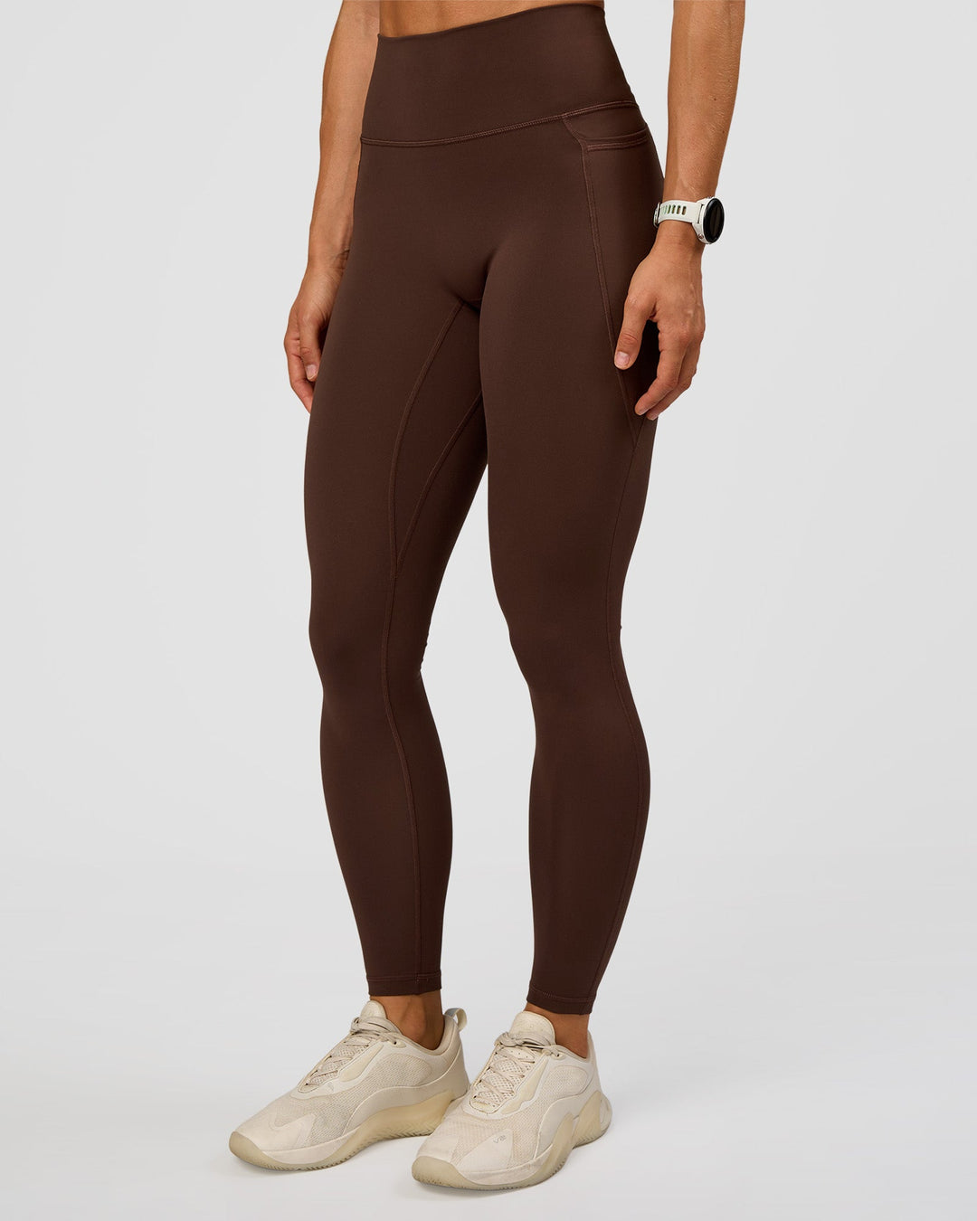 Woman wearing Fusion Ultra High-Rise Full Length Legging Pockets - Hot Chocolate | Model:Maja | Size:XS