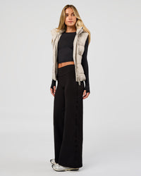 Woman wearing Fusion V-Contour High-Rise Petite Pant - Black | Model:Issy | Size:XS