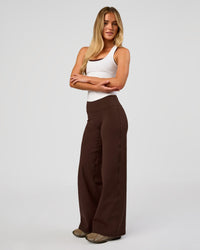 Model wearing Fusion V-Contour High-Rise Petite Pant - Hot Chocolate | Model:Issy | Size:XS