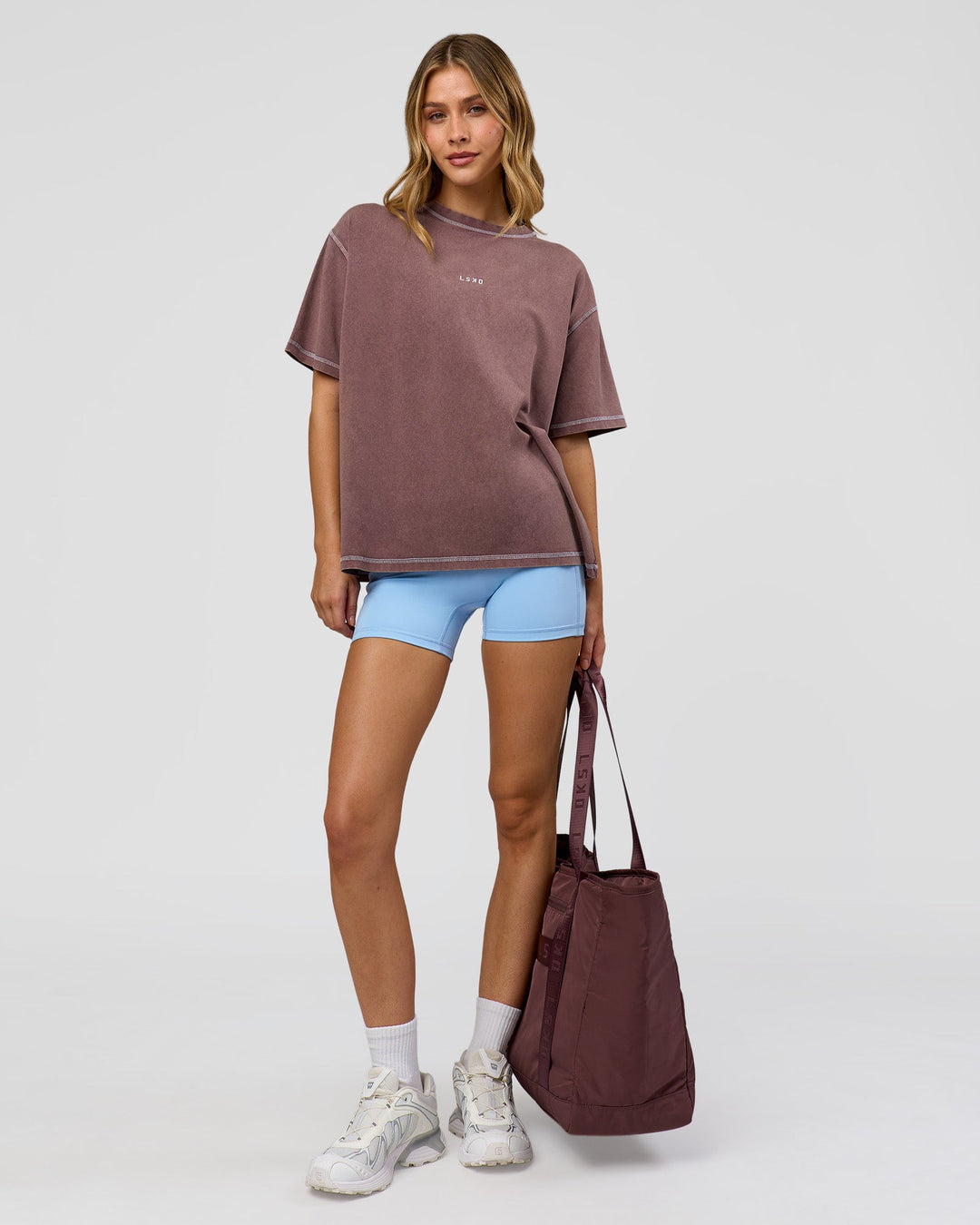 Woman wearing Go-To Contrast Oversized Heavyweight FLXCotton Tee - Cocoa Powder Washed-White | Model:Leilani | Size:XS