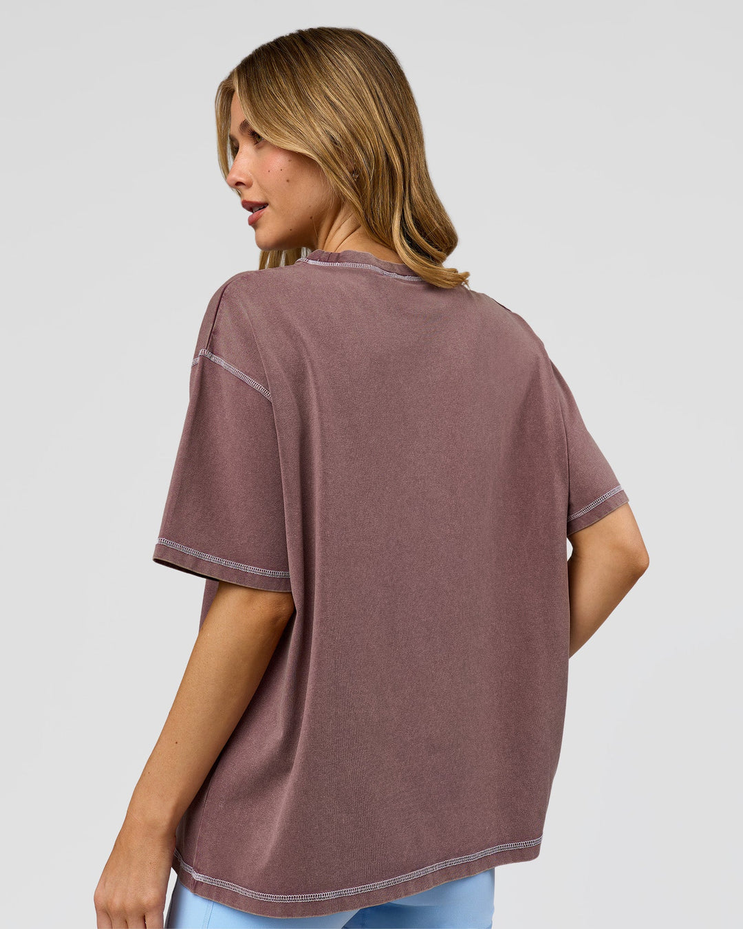 Woman wearing Go-To Contrast Oversized Heavyweight FLXCotton Tee - Cocoa Powder Washed-White | Model:Leilani | Size:XS
