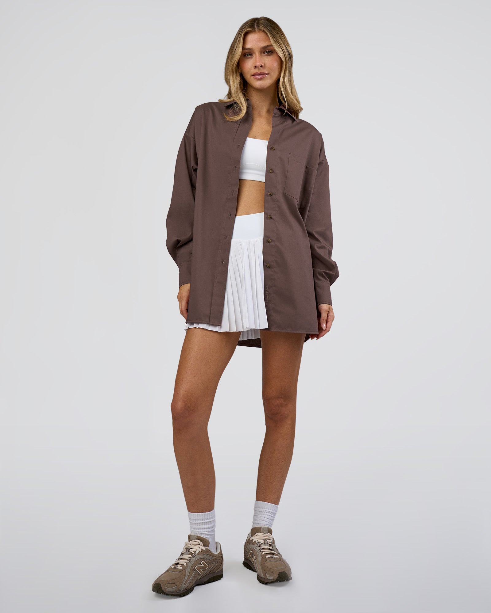 Woman wearing Go-To Oversized Shirt - Cocoa | Model:Leilani | Size:XS