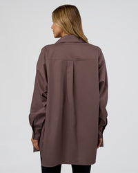 Woman wearing Go-To Oversized Shirt - Cocoa | Model:Leilani | Size:XS