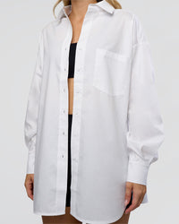 Woman wearing Go-To Oversized Shirt - White | Model:Leilani | Size:XS | Thumbnail Index: 9