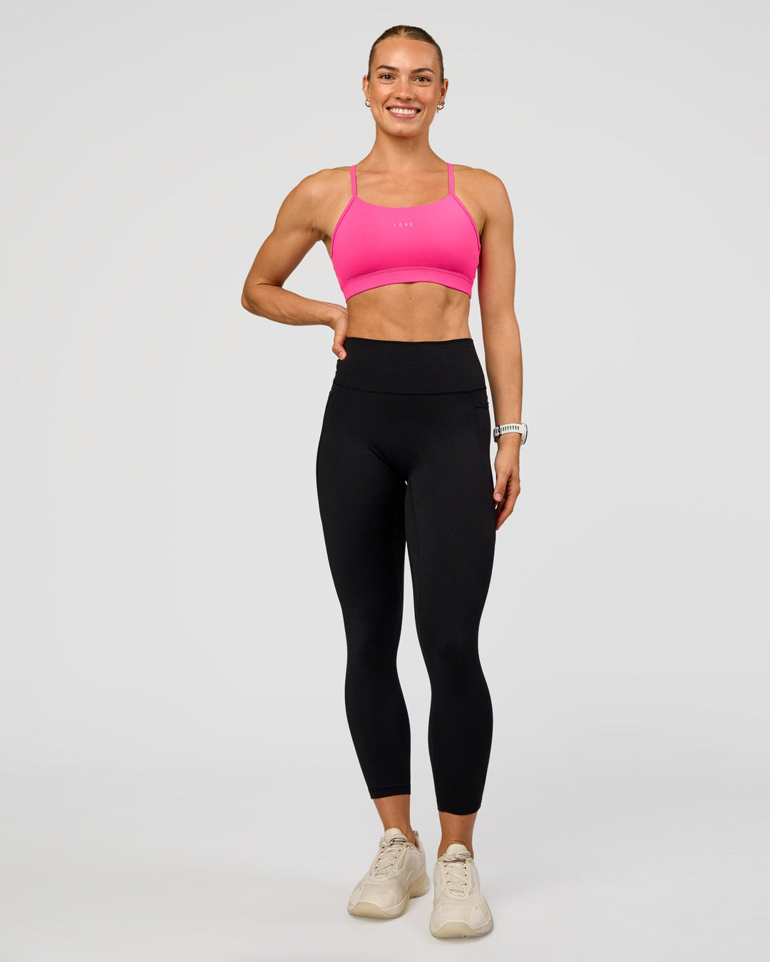 Woman wearing Lift Sports Bra - Ultra Pink | Model:Maja | Size:XS