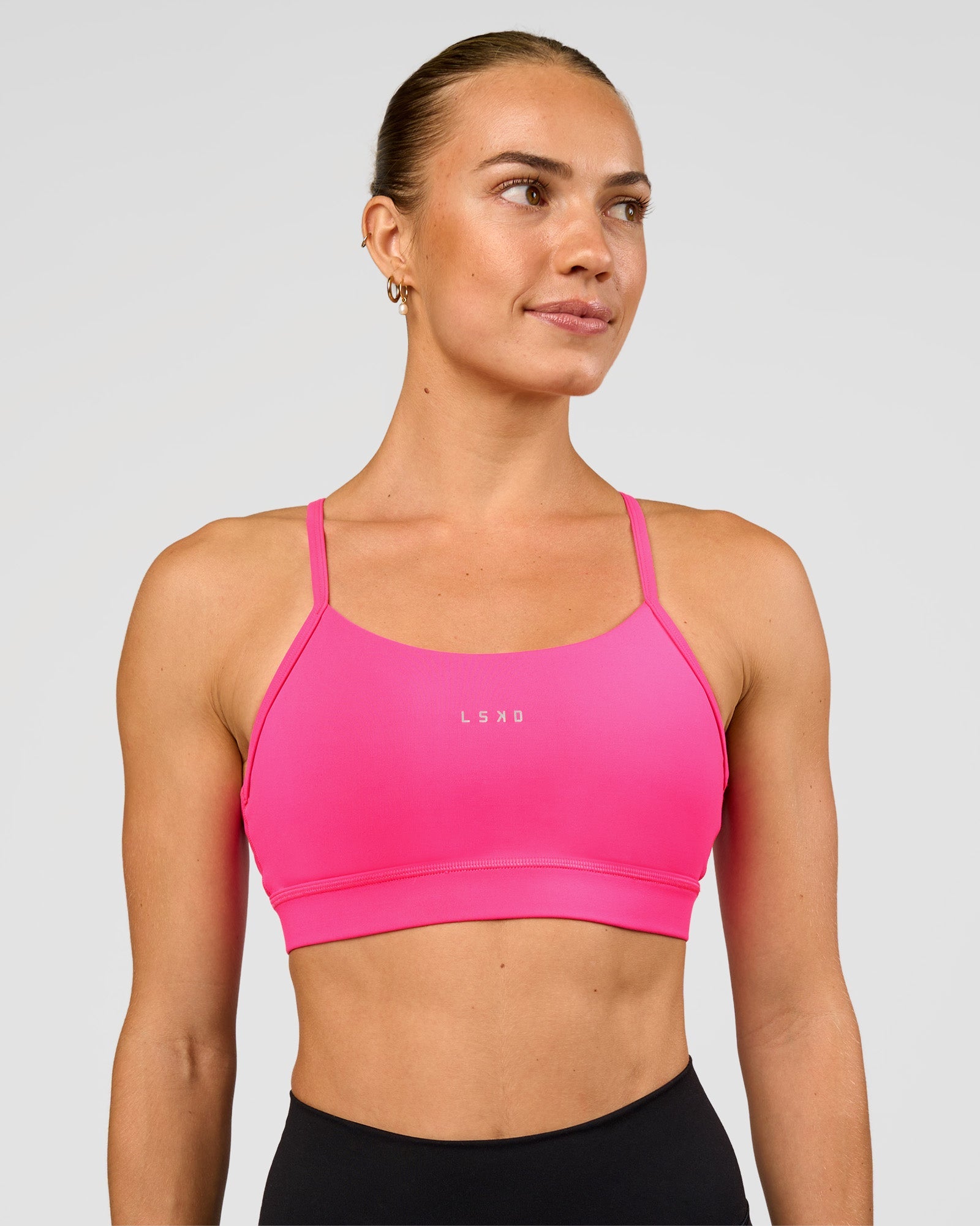 Woman wearing Lift Sports Bra - Ultra Pink | Model:Maja | Size:XS