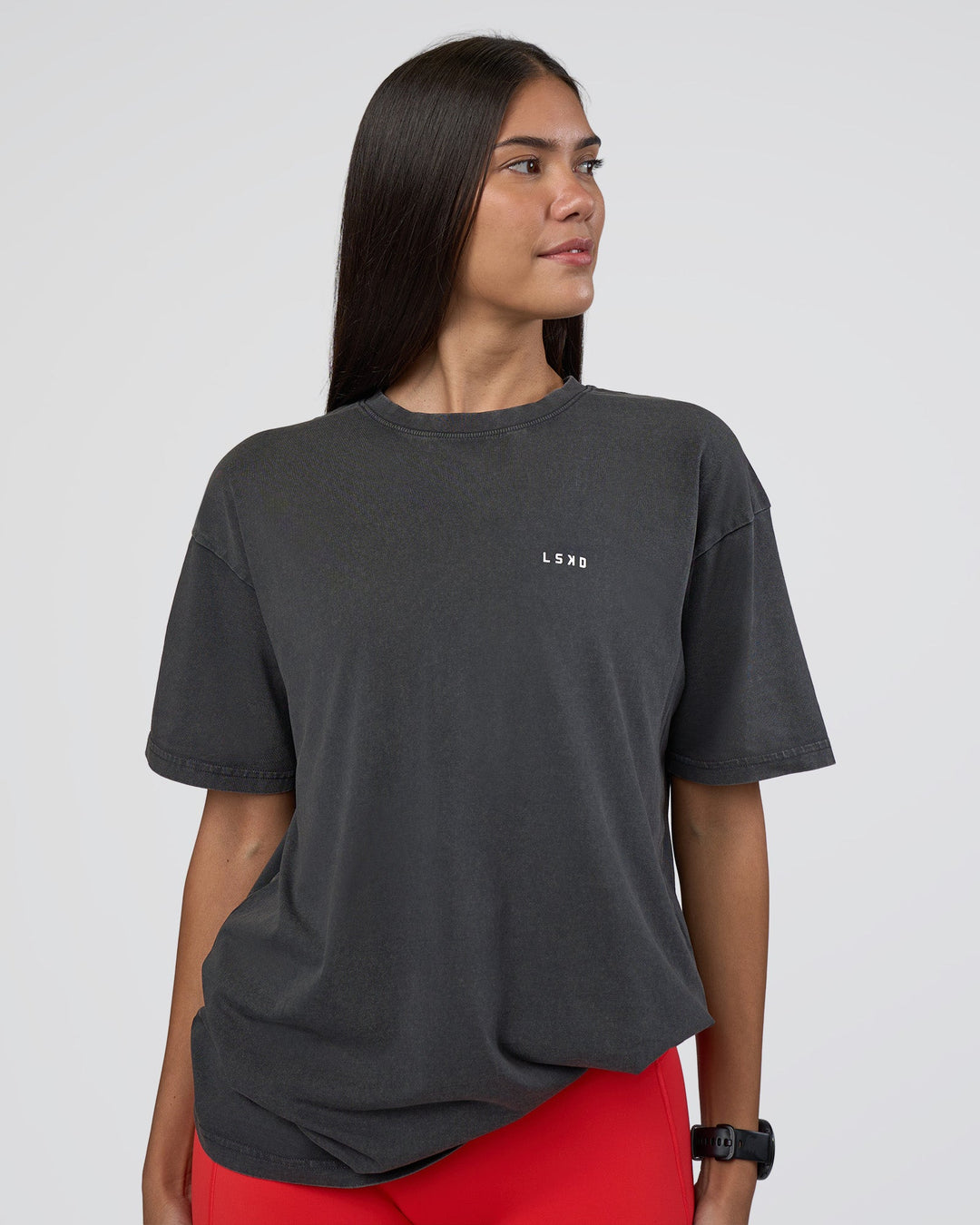 Woman wearing Lifting FLXCotton Oversized Tee - Black Washed-Flame | Model:Rhiley | Size:XS - view 5