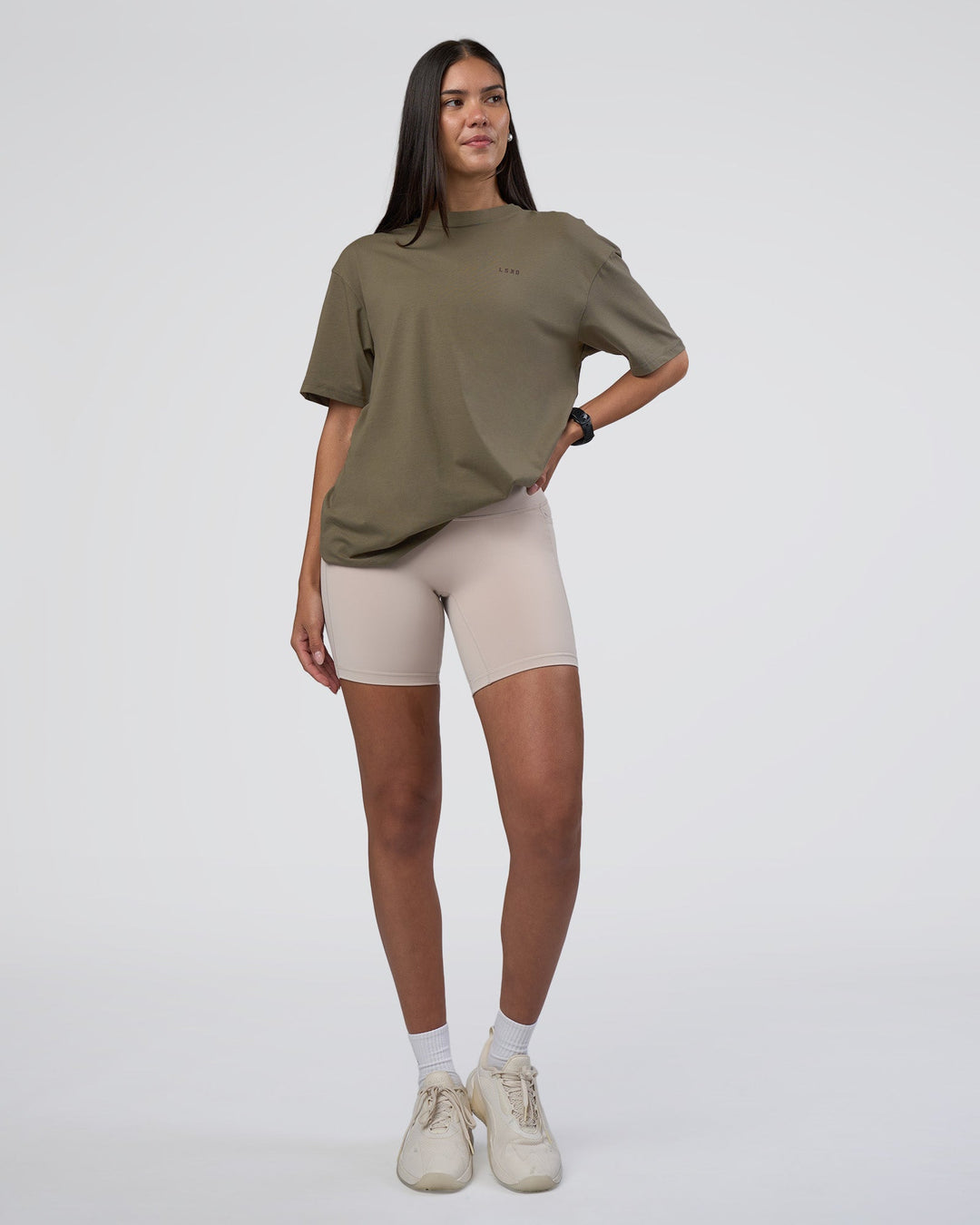 Woman wearing Lifting FLXCotton Oversized Tee - Walnut Grey-Hot Chocolate | Model:Rhiley | Size:XS