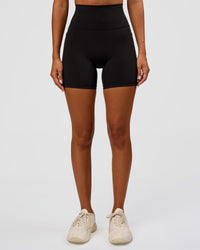 Woman wearing O.G Fusion Ultra High-Rise 6" Short Pockets - Black | Model:Charli | Size:XS