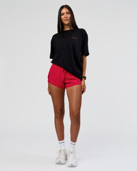 Woman wearing RUN CLUB FLXCotton Tee Oversize - Black-Scarlet | Model:Rhiley | Size:XS