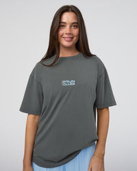 Woman wearing Runner's FLXCotton Oversized Tee - Dark Storm Washed-Open Air | Model:Estella | Size:XS